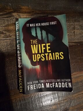 🎈2/$15 The Wife Upstairs by Freida McFadden